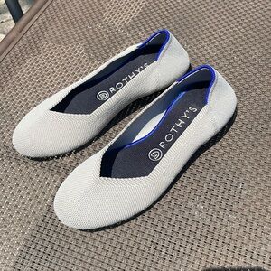 These are Rothy’s women’s “the flat” size 7 1/2 in Sandstone.